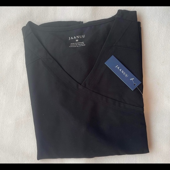 BNWT Jaanuu Scrub 3 pocket wrap mock top Size M black color - Picture 2 of 6